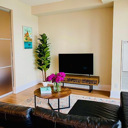 Central Toronto Suite - Free Parking, City Views, Near Cn Tower ภายนอก รูปภาพ