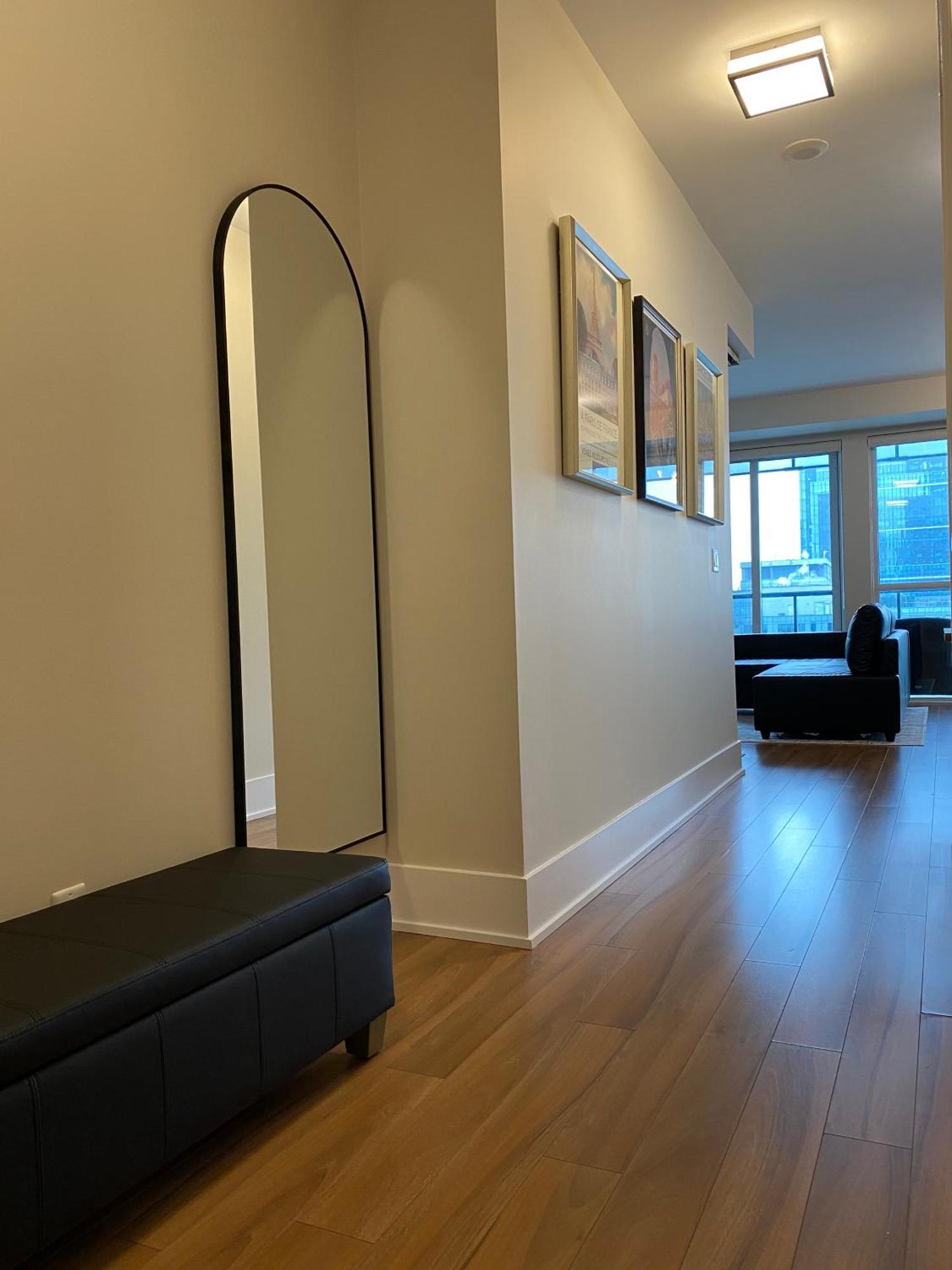 Central Toronto Suite - Free Parking, City Views, Near Cn Tower ภายนอก รูปภาพ