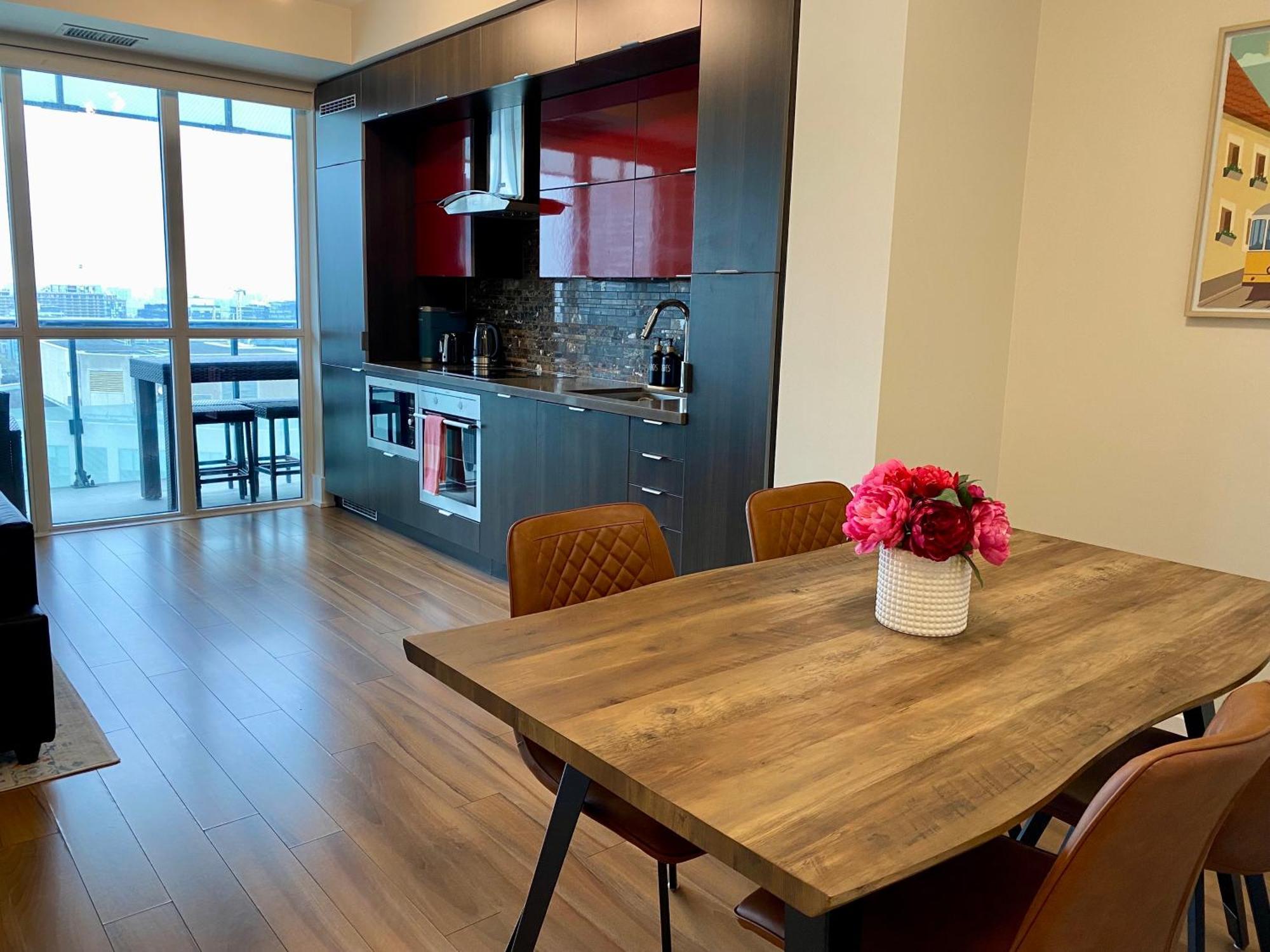 Central Toronto Suite - Free Parking, City Views, Near Cn Tower ภายนอก รูปภาพ